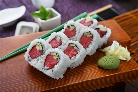 is spicy tuna roll healthy? exploring the nutrition and taste of sushi rolls